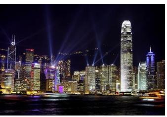 香港的稅率屬全球最低之列，稅制簡單而可預知。只有營商利潤、薪俸、物業三種收入需要繳